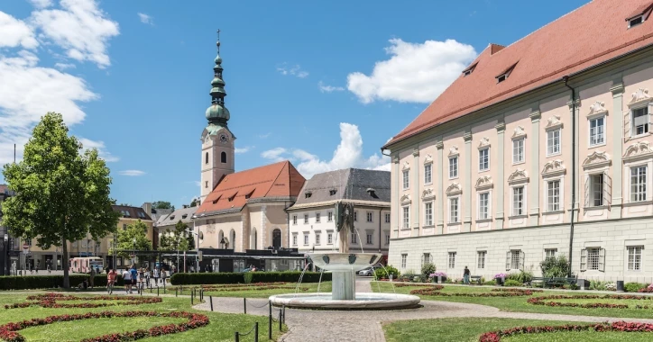 Klagenfurt Landhaus Kogelnikbrunnen und Heiligengeistkirche