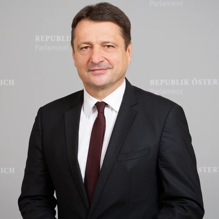 Mag. Klaus Fürlinger