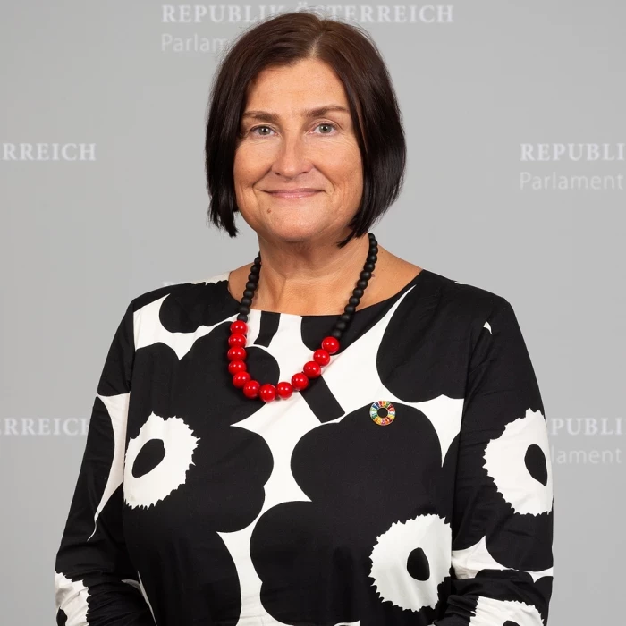 Petra Bayr, MA MLS