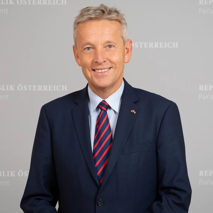 Dr. Reinhold Lopatka