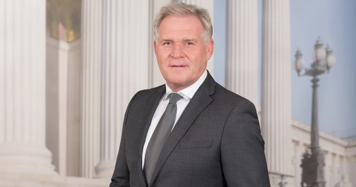Wolfgang Knes