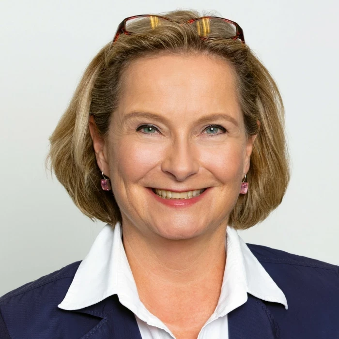 Dr.in Bettina Vollath