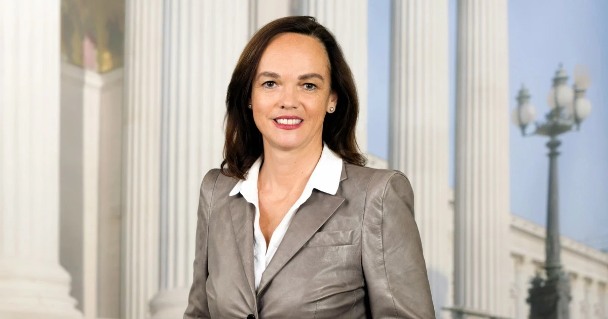 Dr.in Sonja Hammerschmid