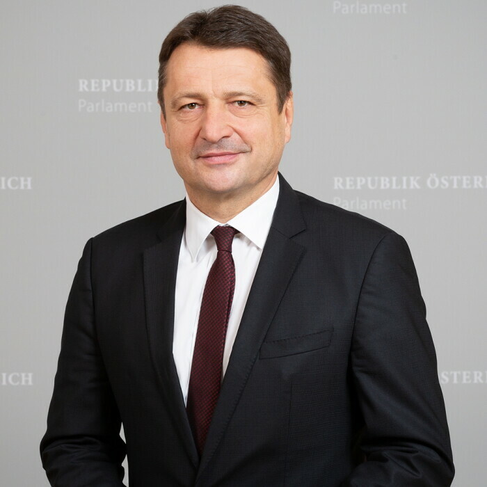 Mag. Klaus Fürlinger